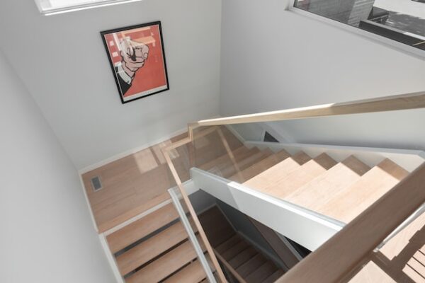 Cutting-Edge Design: What You Need to Know About Modern Glass Staircases